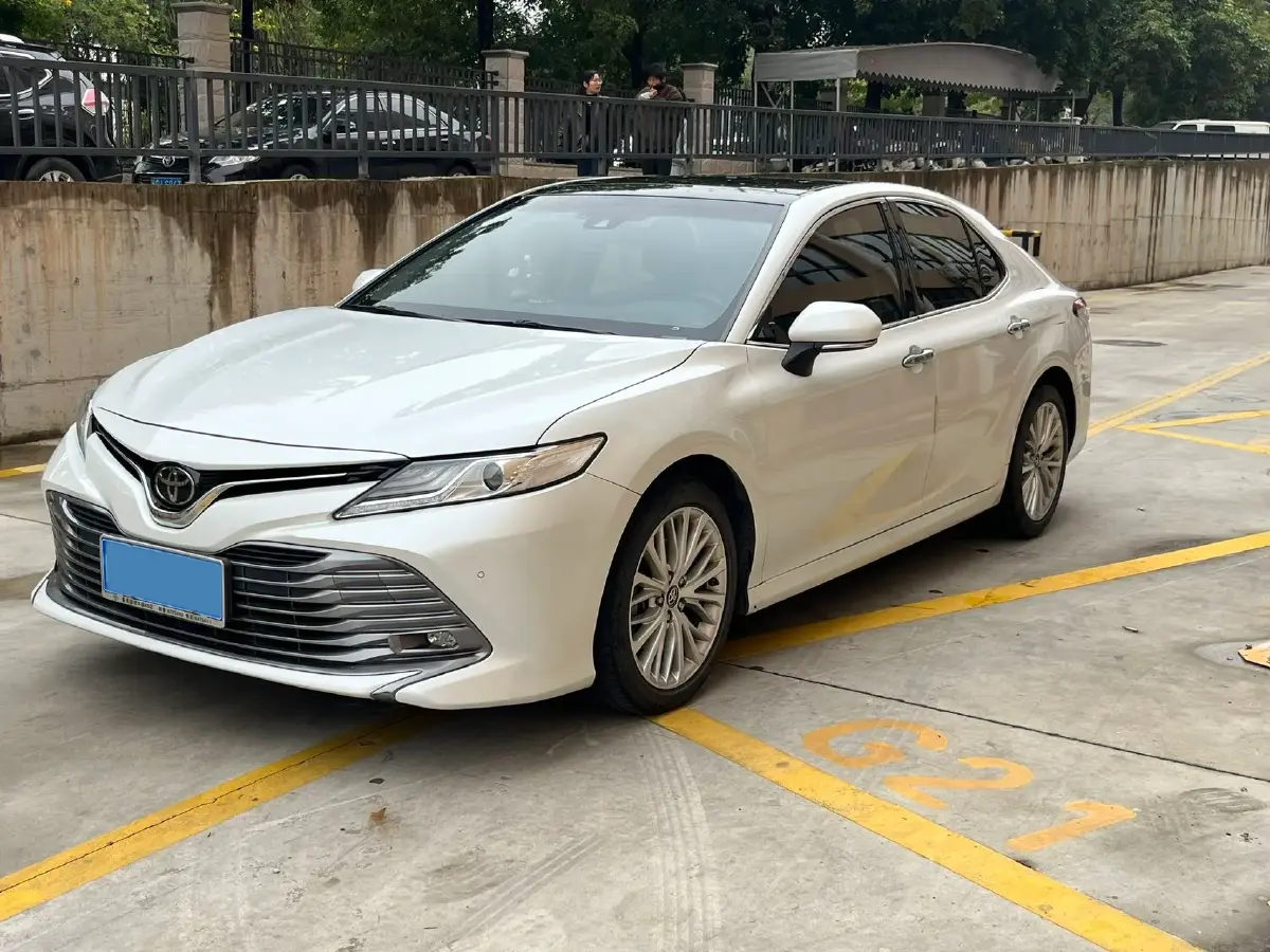 2019 Toyota Camry 2.5L 209HP L4 8AT