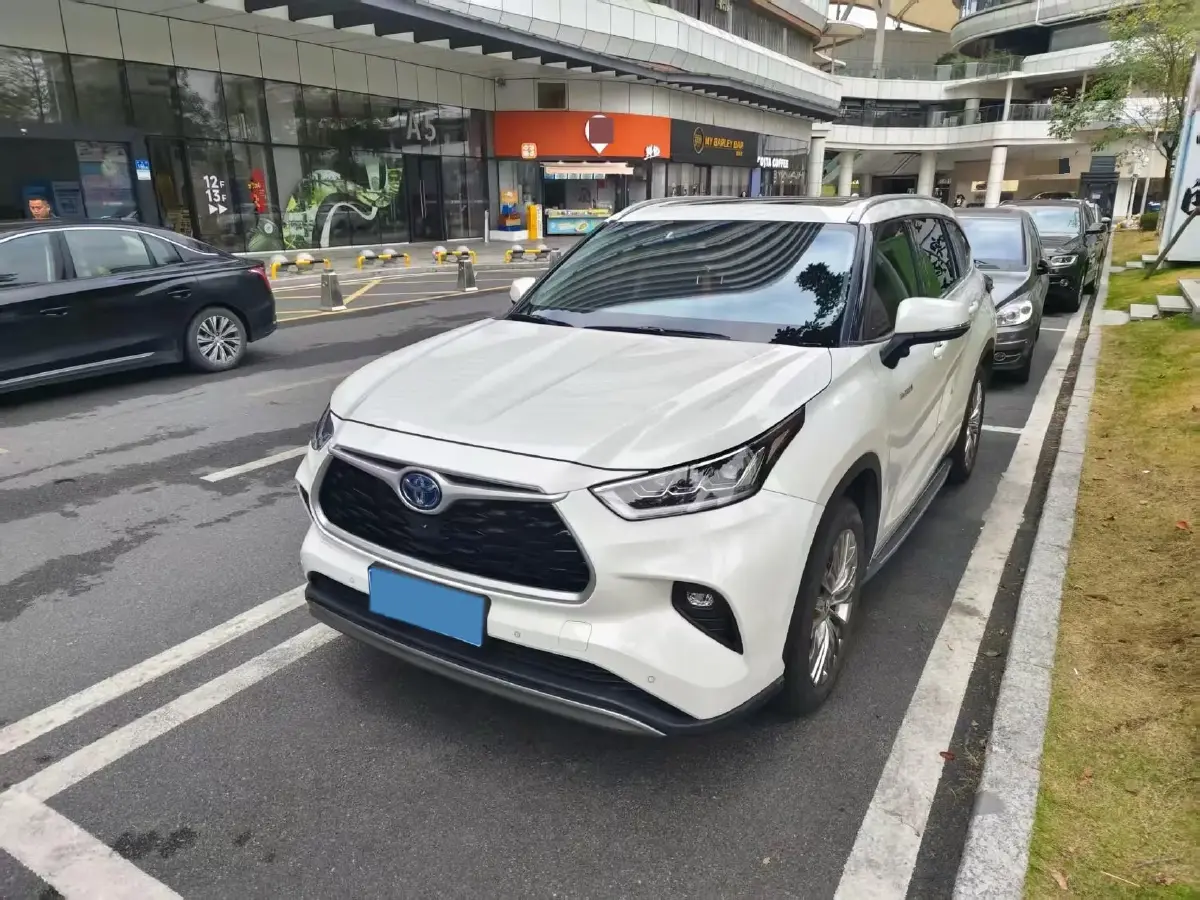 2022 Toyota Highlander 2.5L 192HP L4 E-CVT Hybrid