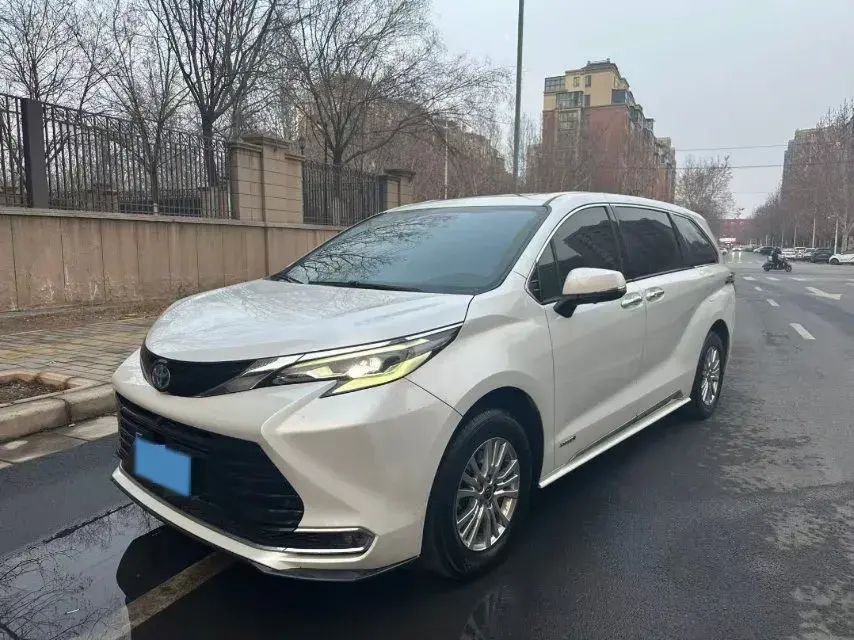 2021 Toyota Sienna 2.5L 192HP L4 E-CVT Hybrid