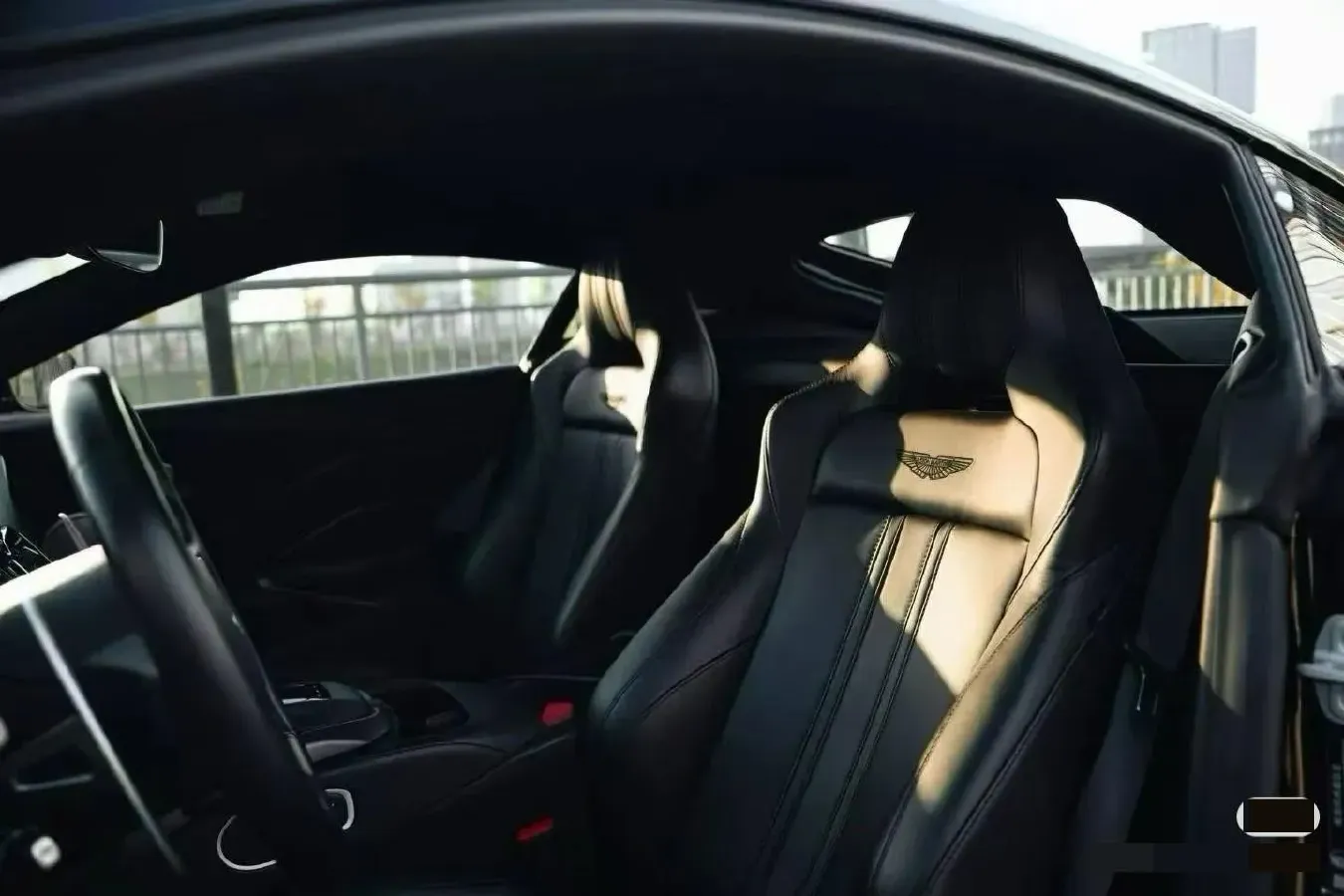 2018 Aston Martin V8 Vantage 4.0T 510HP V8 8AT,autocango,china used car exporter,china ev exporter,chinese used car exporter,chinese used ev exporter
