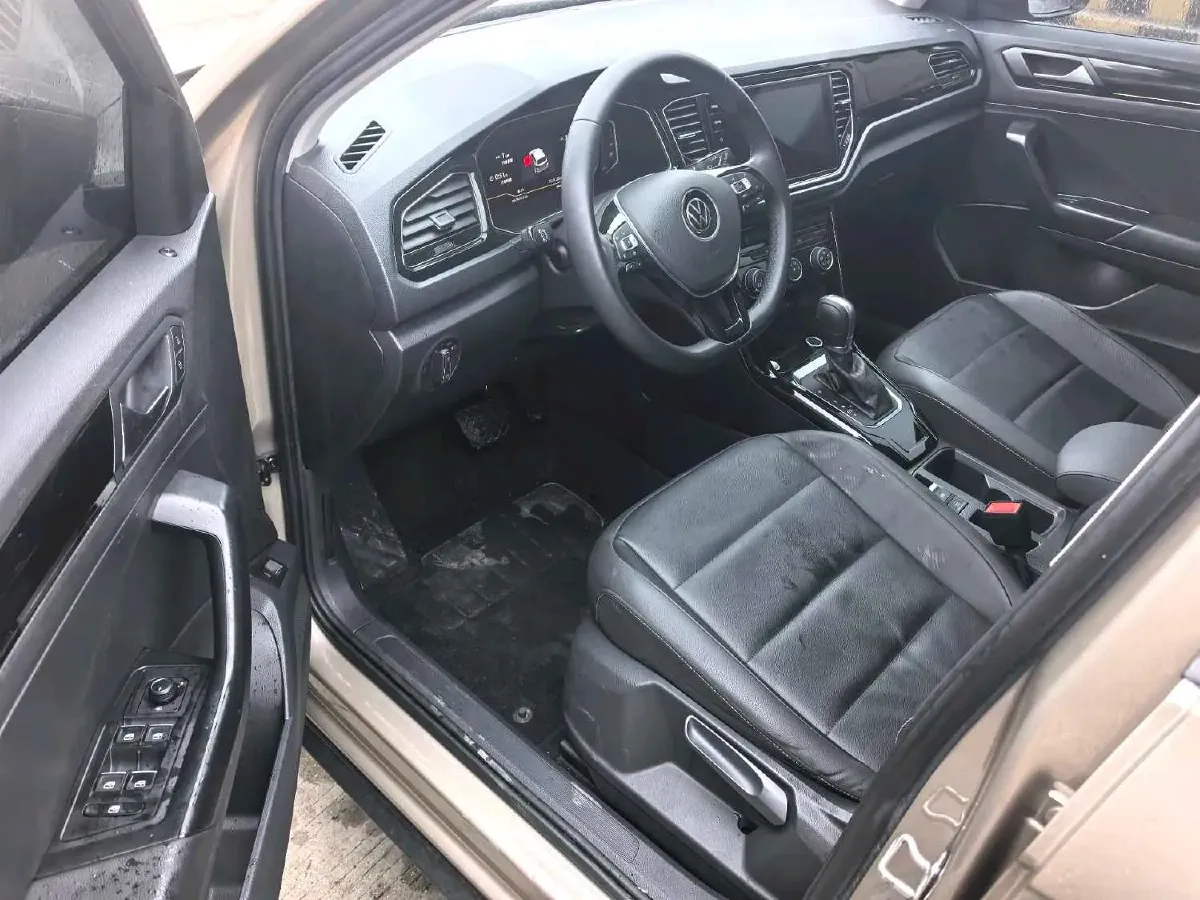 2021 Volkswagen T-Roc 1.4T 150HP L4 7DCT,autocango,china used car exporter,china ev exporter,chinese used car exporter,chinese used ev exporter