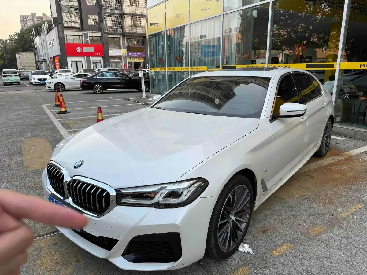 2022 BMW 5 Series 2.0T 184HP L4 8AT