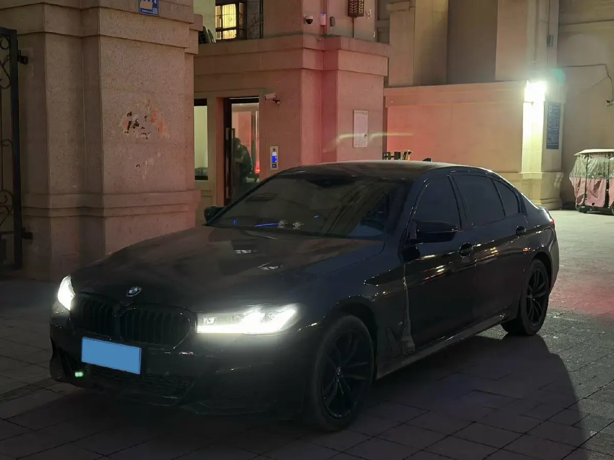 2022 BMW 5 Series 2.0T 184HP L4 8AT