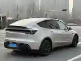 2025 Tesla Model Y L BEV