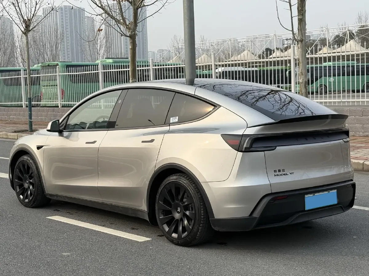 2025 Tesla Model Y L BEV,autocango,china used car exporter,china ev exporter,chinese used car exporter,chinese used ev exporter