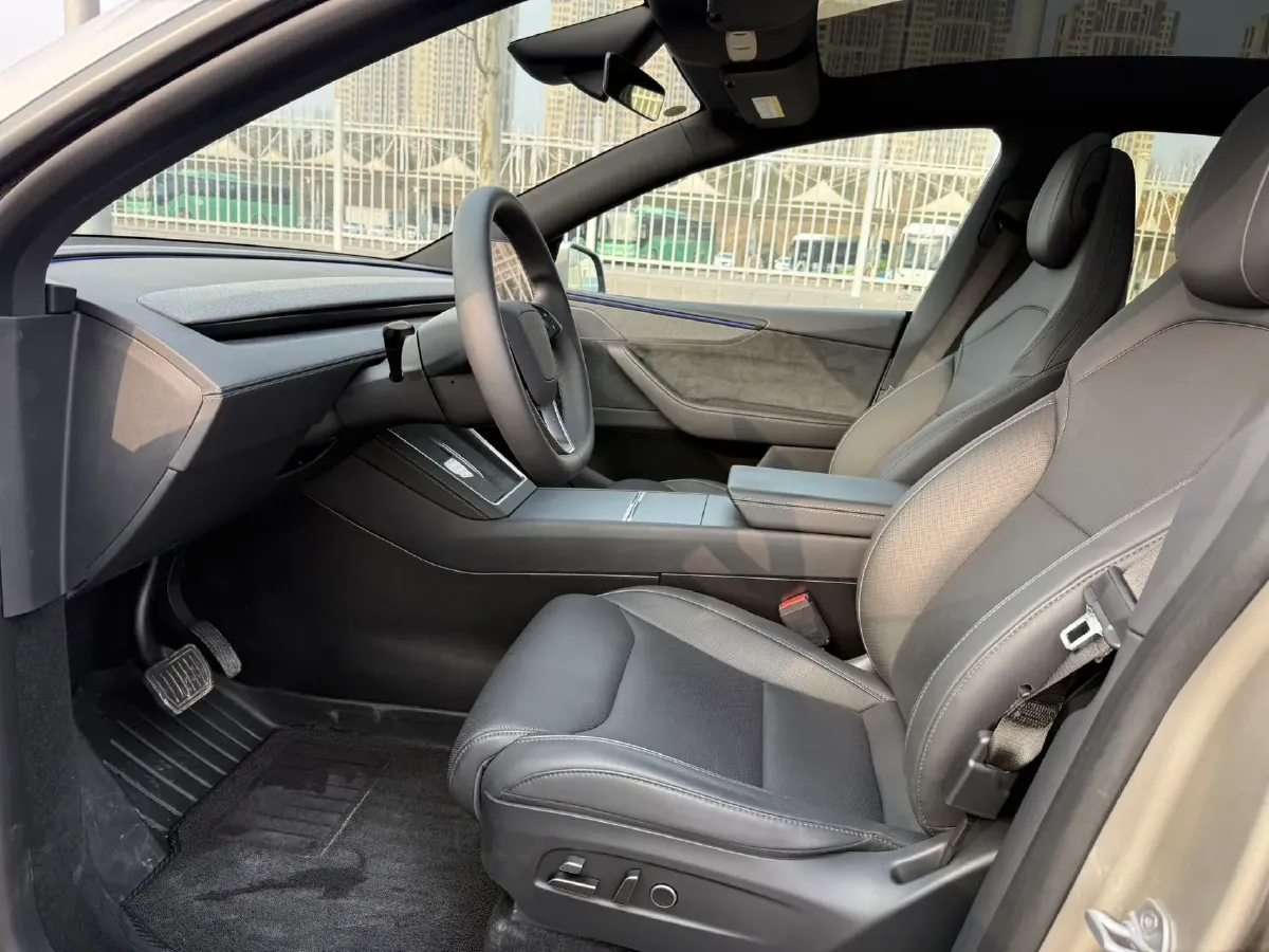 2025 Tesla Model Y L BEV,autocango,china used car exporter,china ev exporter,chinese used car exporter,chinese used ev exporter