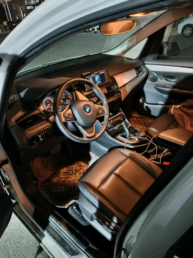 2019 BMW 2 Series SUV 1.5T 140HP L3 7DCT,autocango,china used car exporter,china ev exporter,chinese used car exporter,chinese used ev exporter