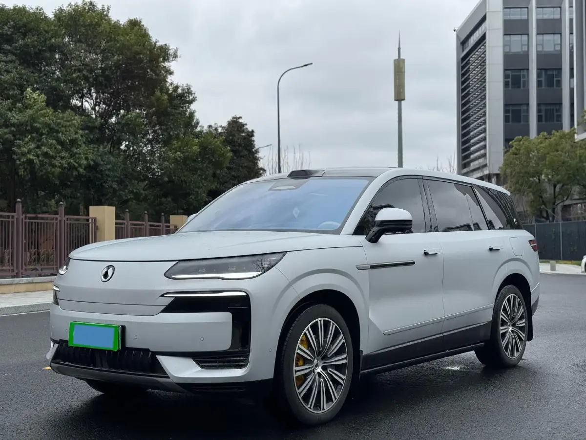 2025 Denza DenzaN9 2.0T 207HP L4 E-CVT PHEV