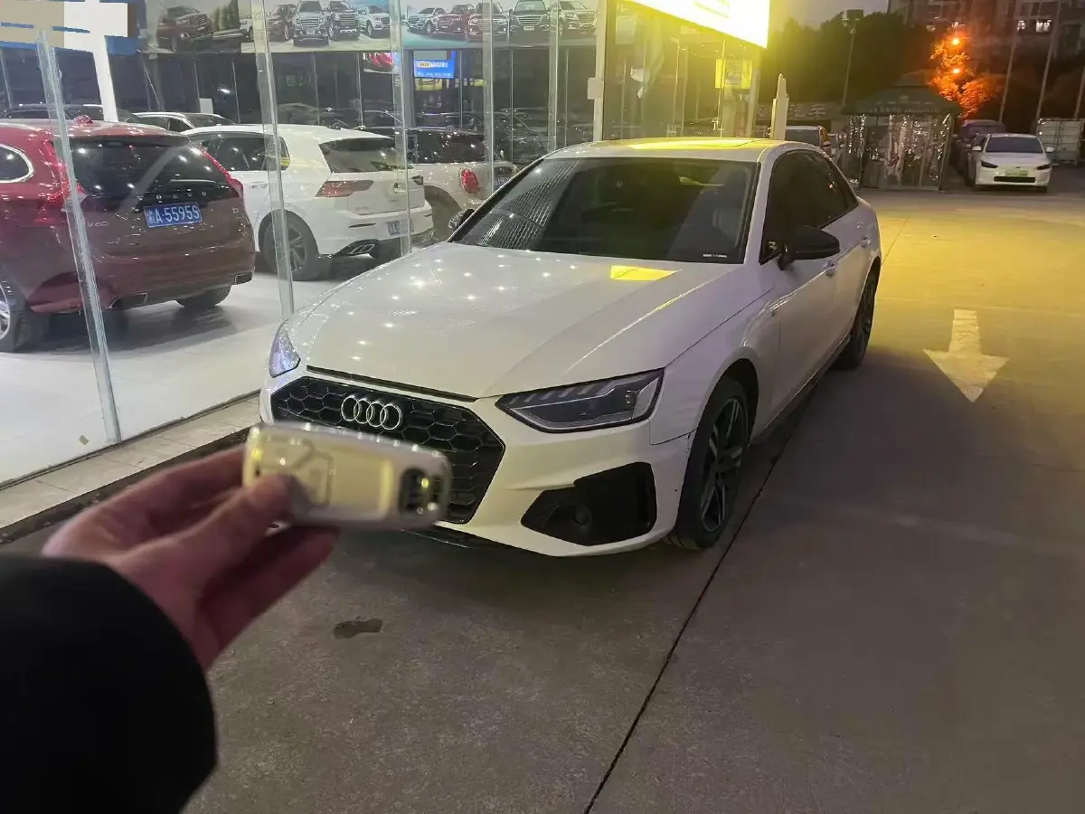 2022 Audi A4L 2.0T 190HP L4 7DCT