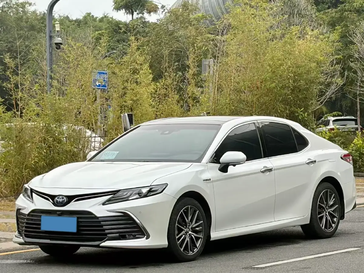 2021 Toyota Camry 2.5L 178HP L4 E-CVT Hybrid