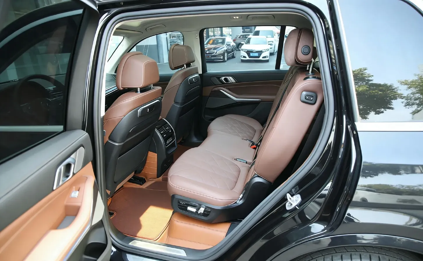 2024 BMW X7 3.0T 381HP L6 8AT,autocango,china used car exporter,china ev exporter,chinese used car exporter,chinese used ev exporter