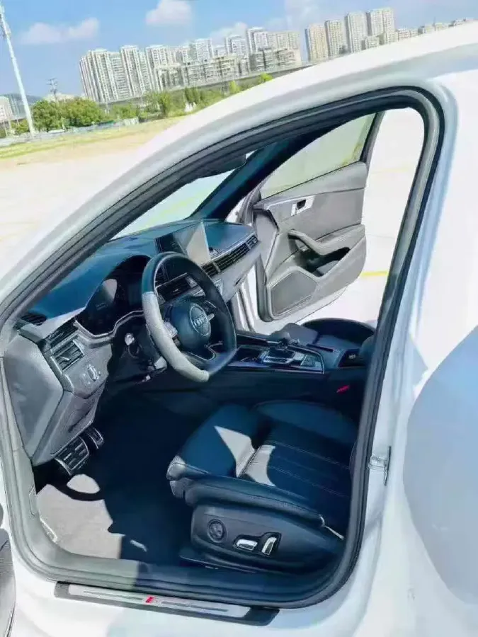 2024 Audi A4L 2.0T 190HP L4 7DCT,autocango,china used car exporter,china ev exporter,chinese used car exporter,chinese used ev exporter