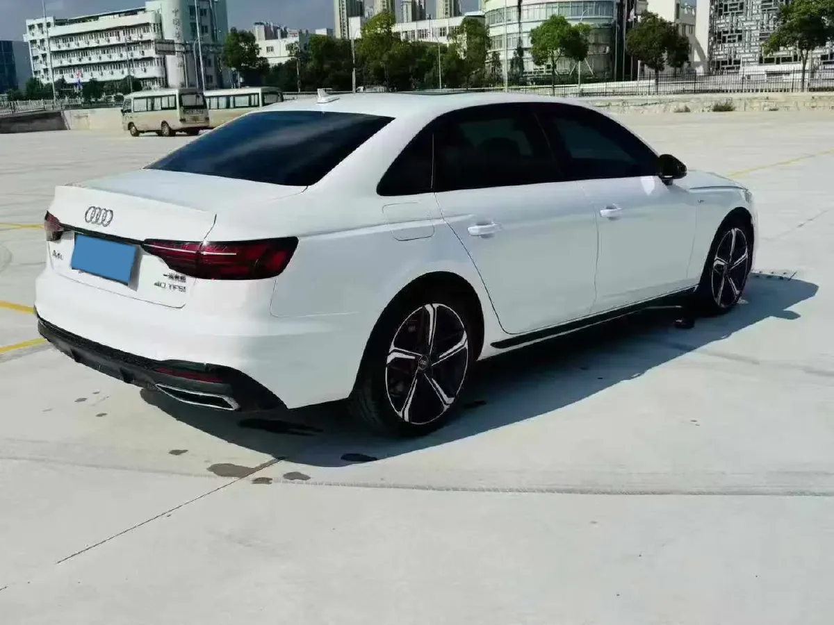 2024 Audi A4L 2.0T 190HP L4 7DCT,autocango,china used car exporter,china ev exporter,chinese used car exporter,chinese used ev exporter