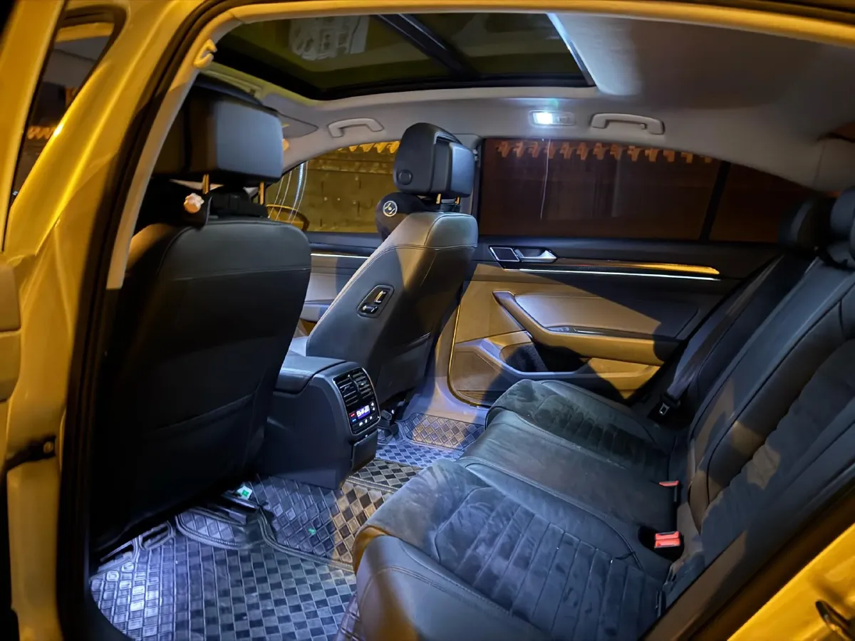 2018 Volkswagen Magotan 1.8T 180HP L4 7DCT,autocango,china used car exporter,china ev exporter,chinese used car exporter,chinese used ev exporter