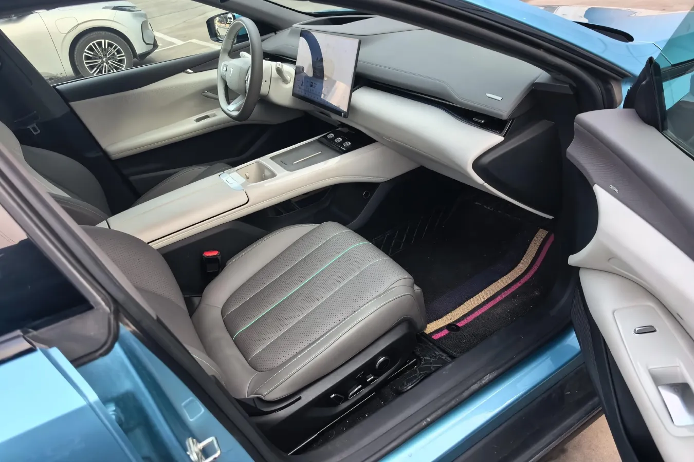 2024 Deepal L07 1.5L 98HP L4 REEV 28.39KWH,autocango,china used car exporter,china ev exporter,chinese used car exporter,chinese used ev exporter