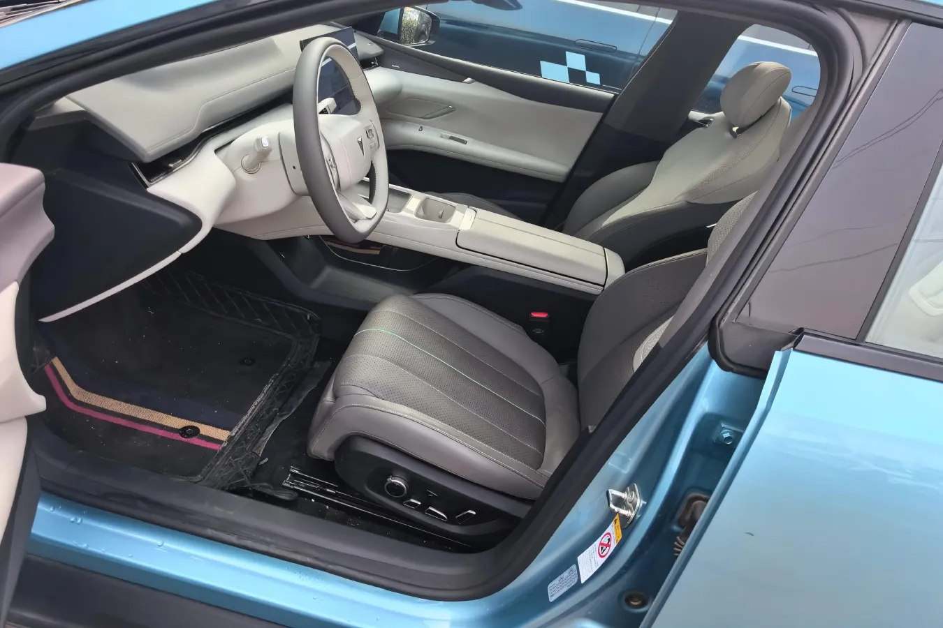 2024 Deepal L07 1.5L 98HP L4 REEV 28.39KWH,autocango,china used car exporter,china ev exporter,chinese used car exporter,chinese used ev exporter