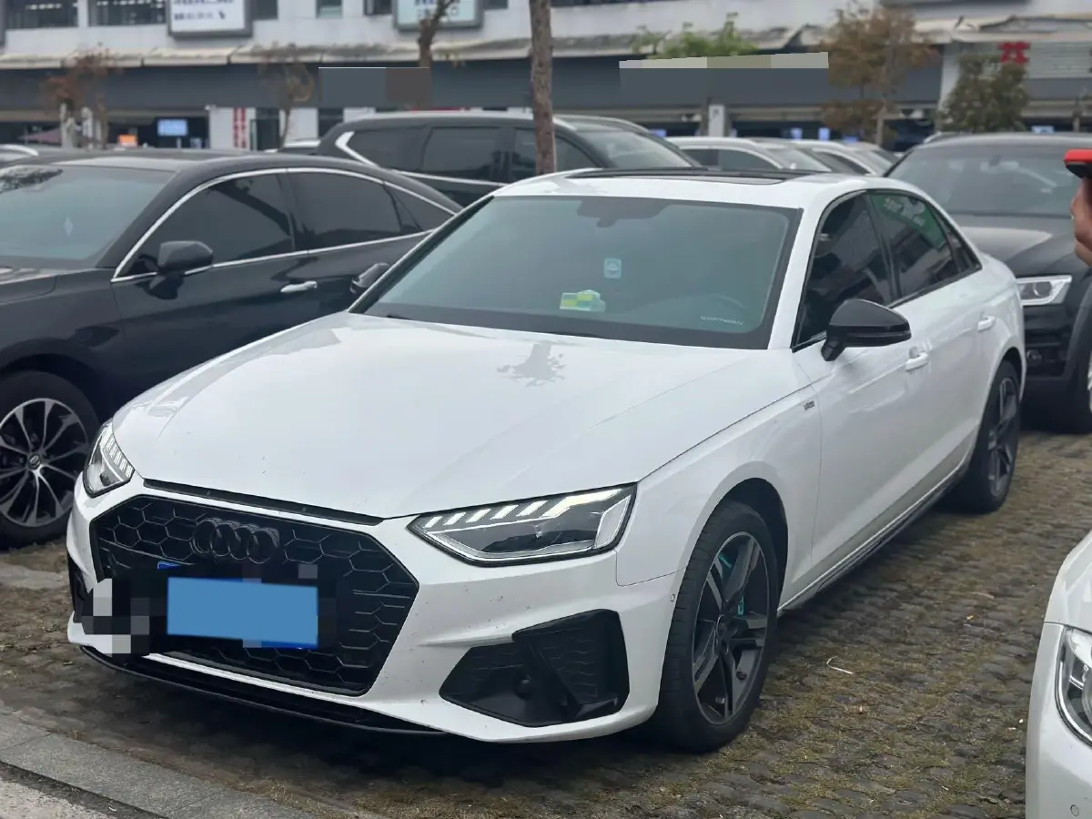 2022 Audi A4L 2.0T 190HP L4 7DCT