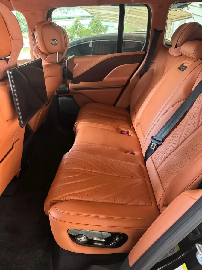 2023 YangWang U8 2.0T 272HP L4 REEV 49.05KWH,autocango,china used car exporter,china ev exporter,chinese used car exporter,chinese used ev exporter