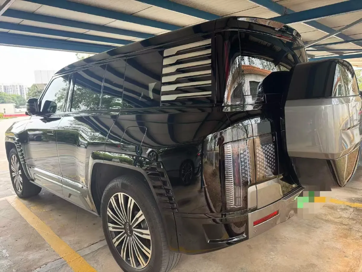 2023 YangWang U8 2.0T 272HP L4 REEV 49.05KWH,autocango,china used car exporter,china ev exporter,chinese used car exporter,chinese used ev exporter