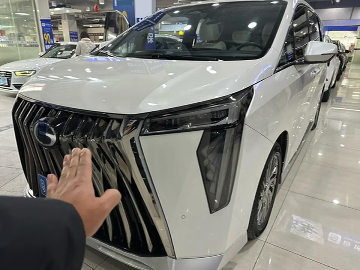 2023 GAC Trumpchi M8 2.0T 190HP L4 E-CVT Hybrid