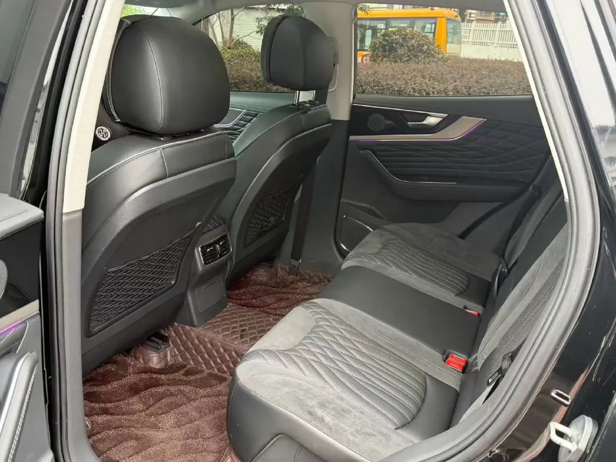 2022 HongQi HS5 2.0T 224HP L4 6AT,autocango,china used car exporter,china ev exporter,chinese used car exporter,chinese used ev exporter