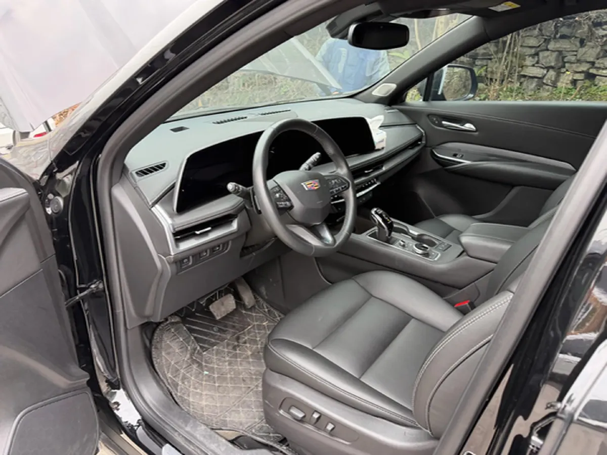 2024 Cadillac XT4 2.0T 237HP L4 9AT,autocango,china used car exporter,china ev exporter,chinese used car exporter,chinese used ev exporter