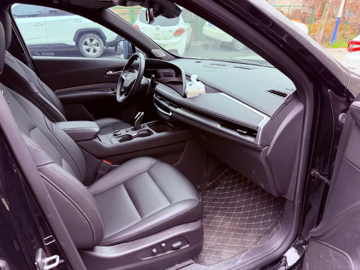 2024 Cadillac XT4 2.0T 237HP L4 9AT,autocango,china used car exporter,china ev exporter,chinese used car exporter,chinese used ev exporter