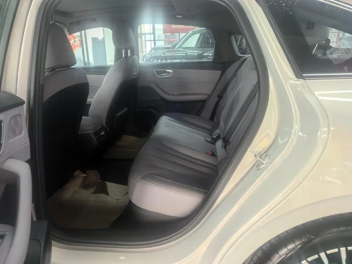 2025 Roewe M7 DMH 1.5L 112HP L4 1DHT PHEV,autocango,china used car exporter,china ev exporter,chinese used car exporter,chinese used ev exporter