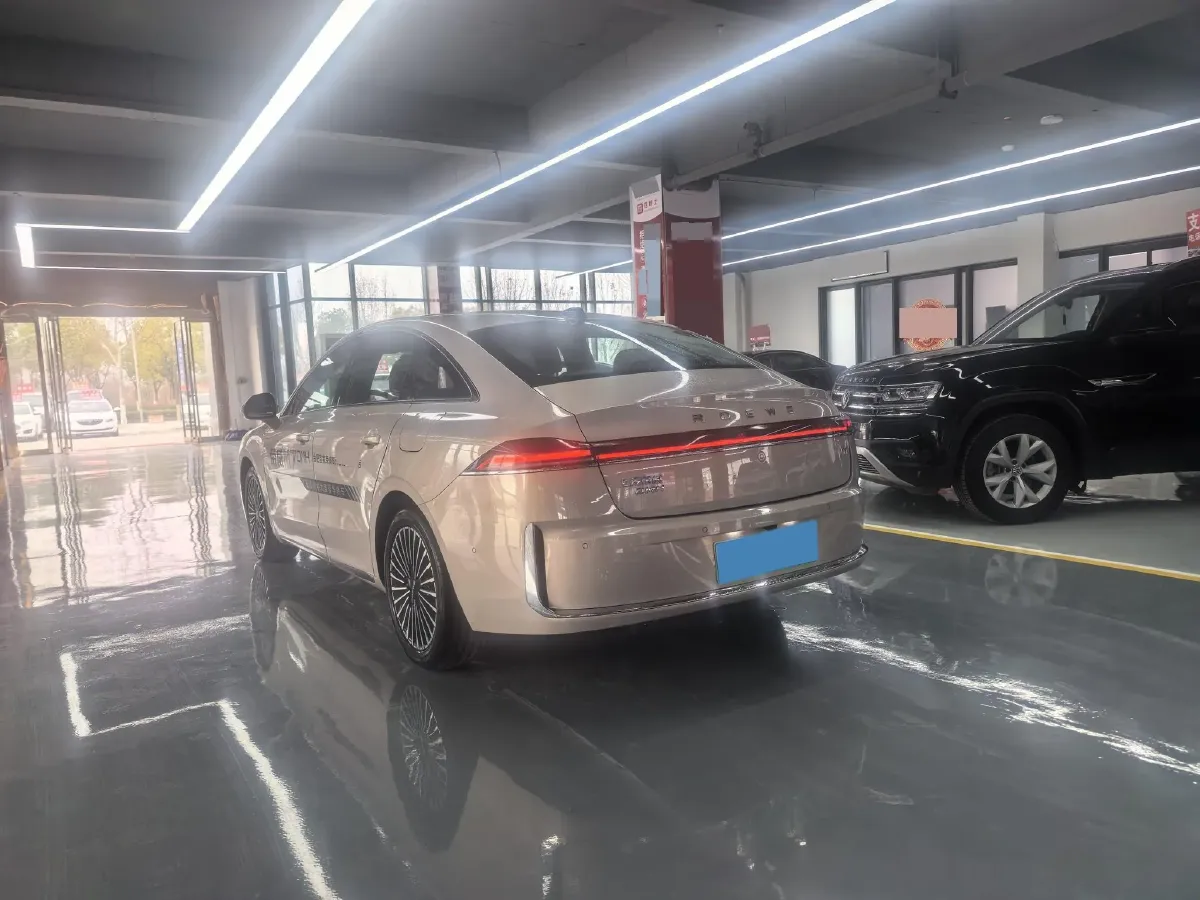 2025 Roewe M7 DMH 1.5L 112HP L4 1DHT PHEV,autocango,china used car exporter,china ev exporter,chinese used car exporter,chinese used ev exporter