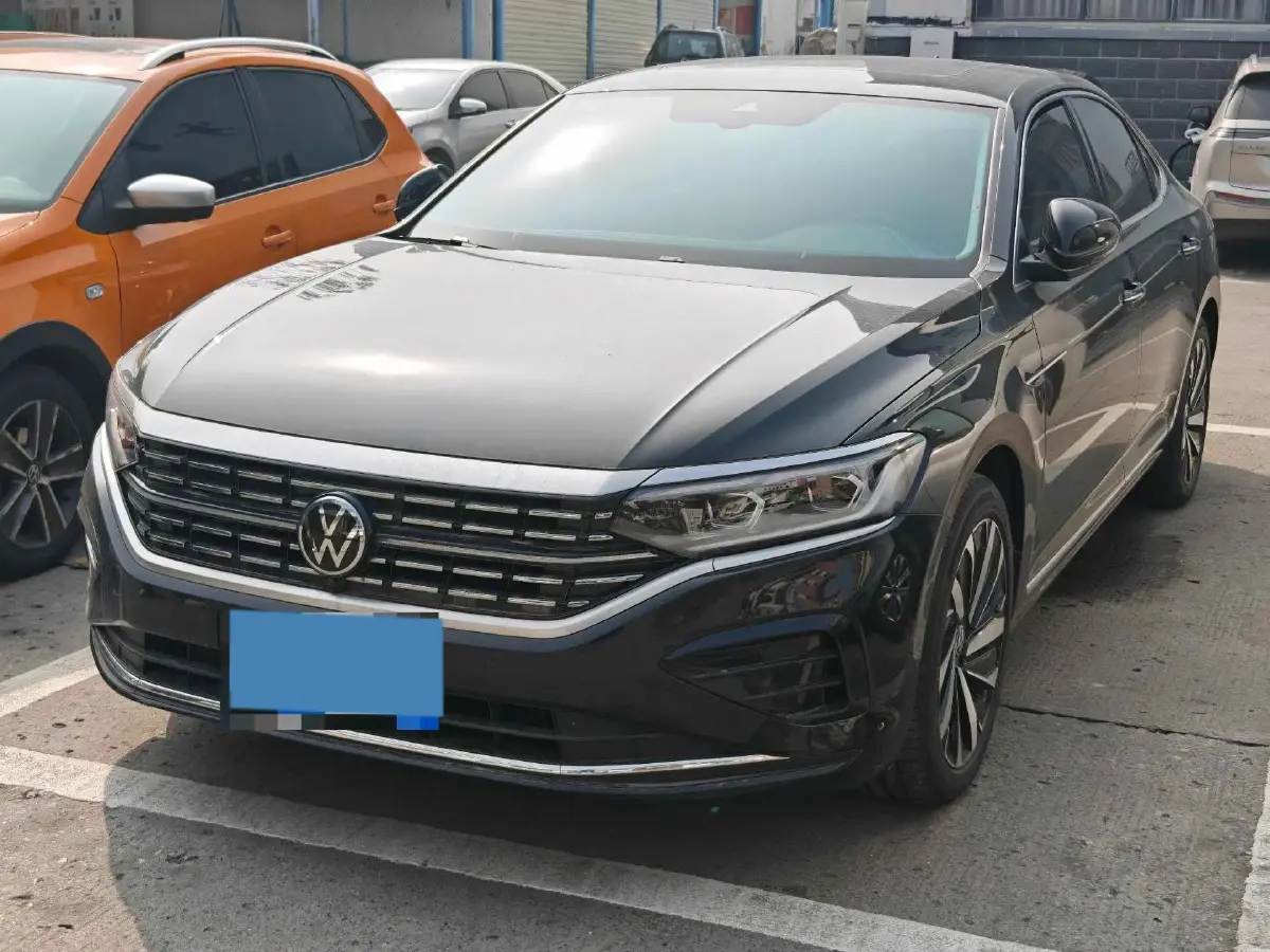 2025 Volkswagen Passat 2.0T 220HP L4 7DCT
