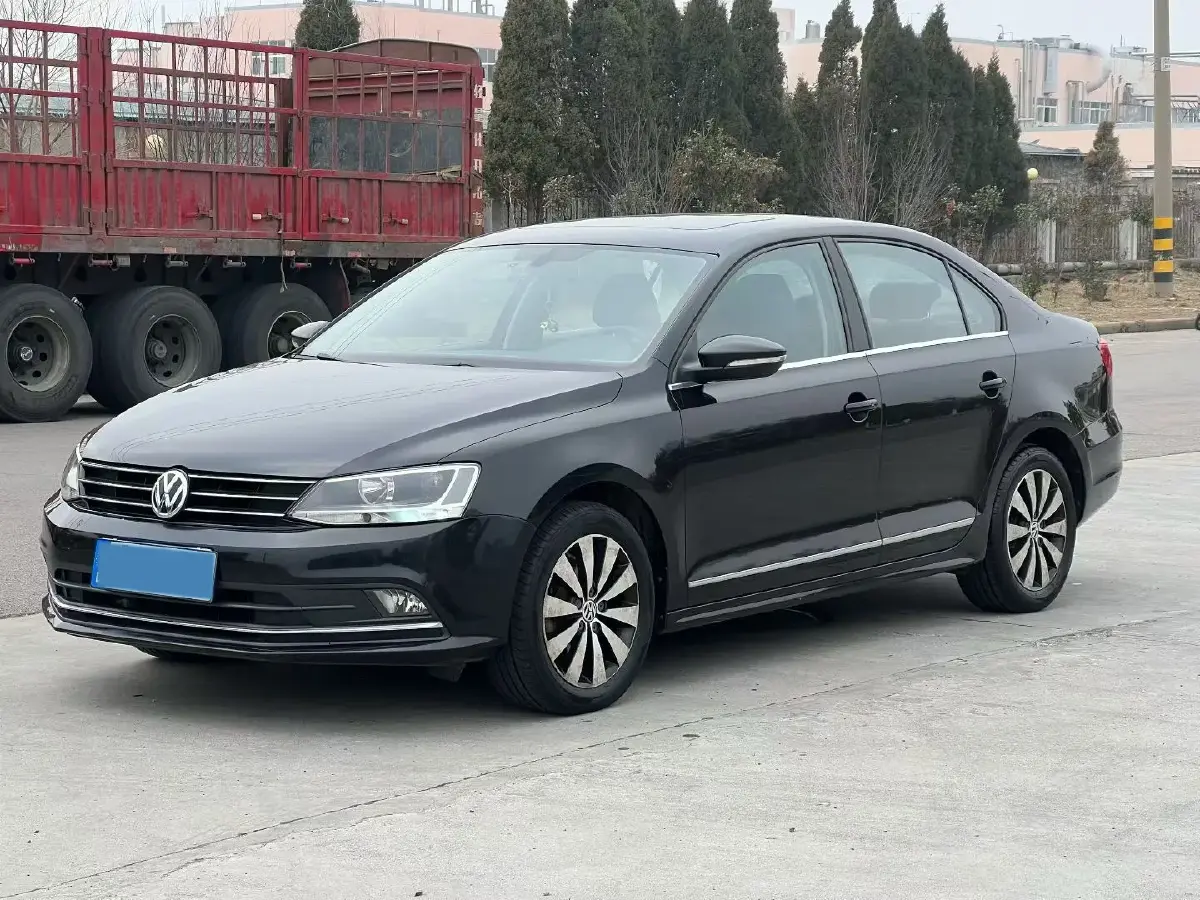 2018 Volkswagen Sagitar 1.2T 110HP L4 7DCT