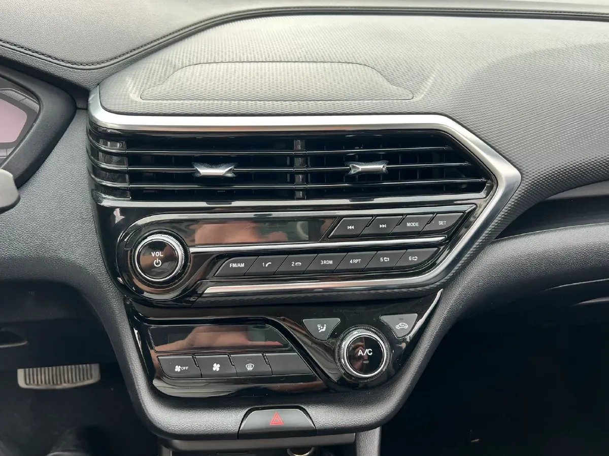 2019 ChangAn Alsvin 1.5L 107HP L4 5DCT,autocango,china used car exporter,china ev exporter,chinese used car exporter,chinese used ev exporter