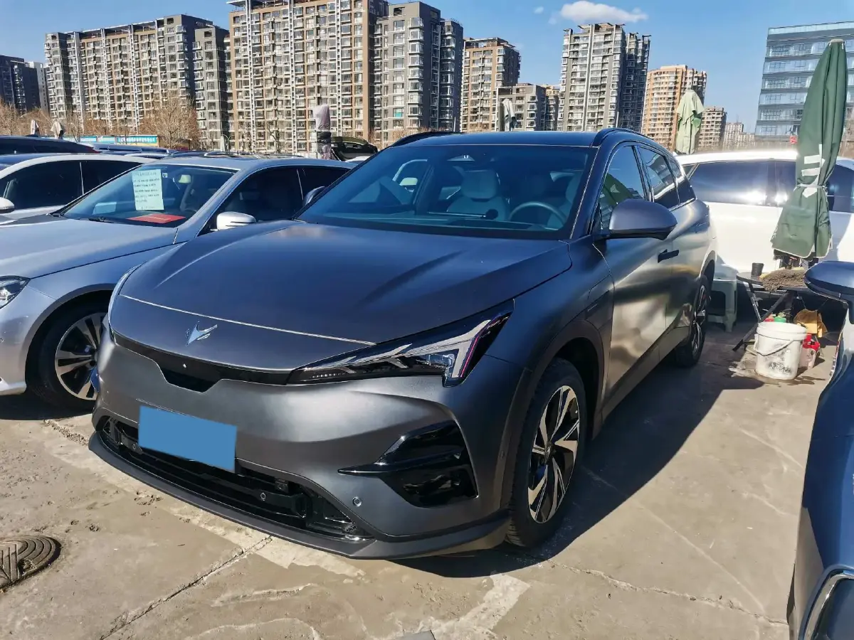 2024 HongQi H5 2.0T 224HP L4 8AT