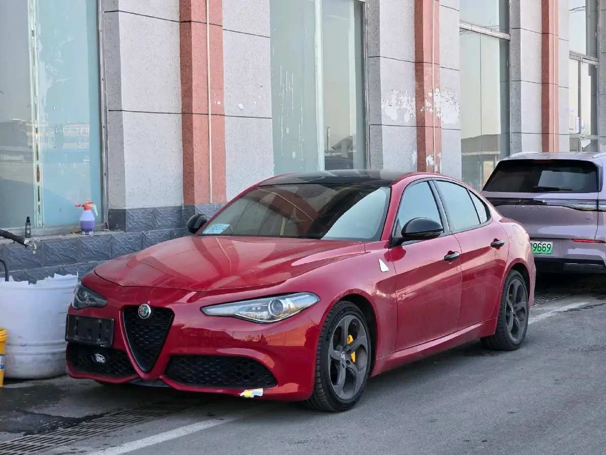 2019 Alfa Romeo Giulia 2.0T 280HP L4 8AT