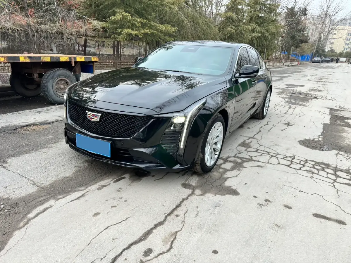 2025 Cadillac CT5 2.0T 237HP L4 10AT