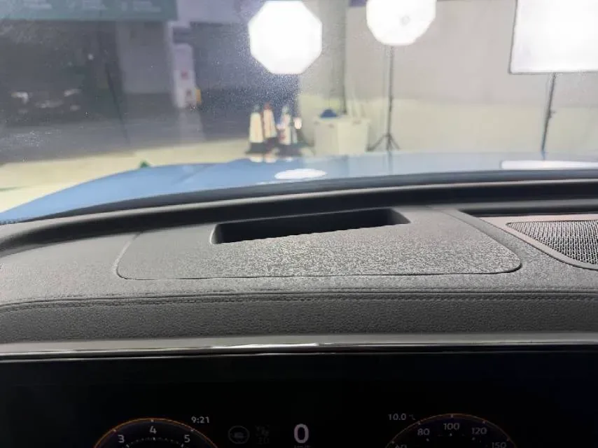 2024 Volkswagen Tiguan L 2.0T 220HP L4 7DCT,autocango,china used car exporter,china ev exporter,chinese used car exporter,chinese used ev exporter