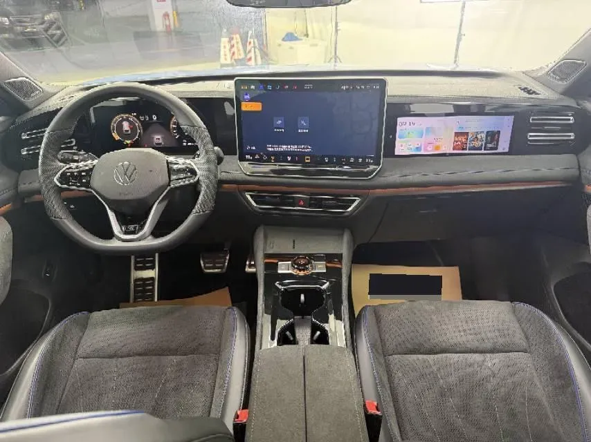 2024 Volkswagen Tiguan L 2.0T 220HP L4 7DCT,autocango,china used car exporter,china ev exporter,chinese used car exporter,chinese used ev exporter