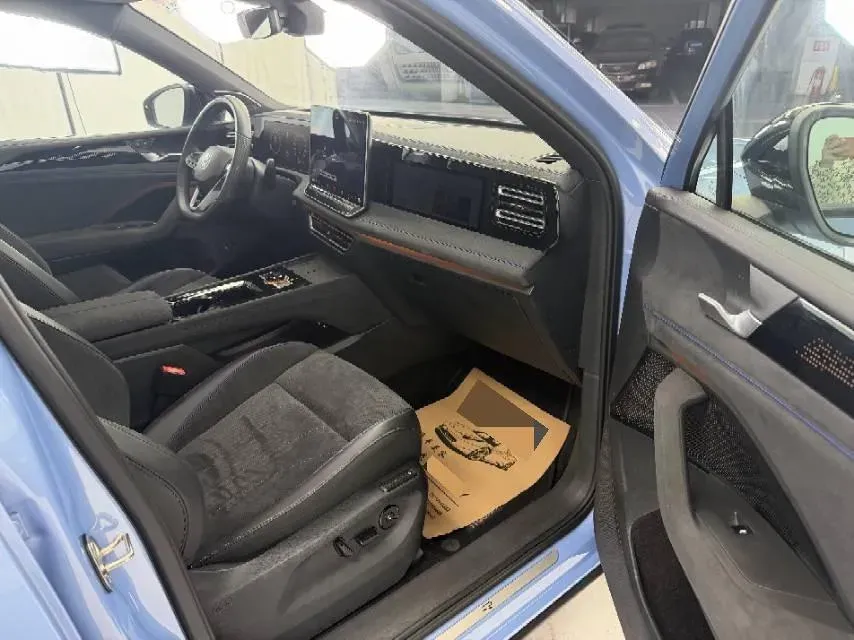 2024 Volkswagen Tiguan L 2.0T 220HP L4 7DCT,autocango,china used car exporter,china ev exporter,chinese used car exporter,chinese used ev exporter