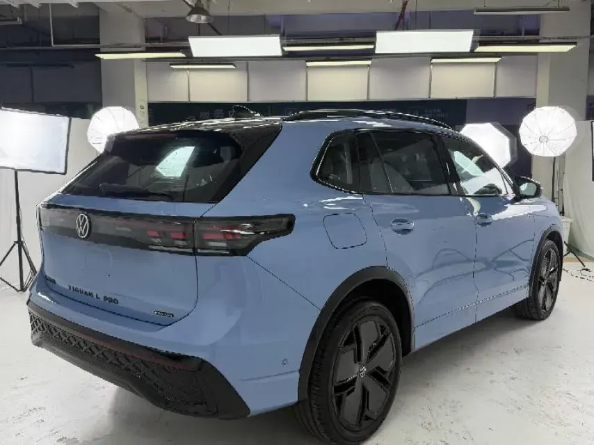2024 Volkswagen Tiguan L 2.0T 220HP L4 7DCT,autocango,china used car exporter,china ev exporter,chinese used car exporter,chinese used ev exporter