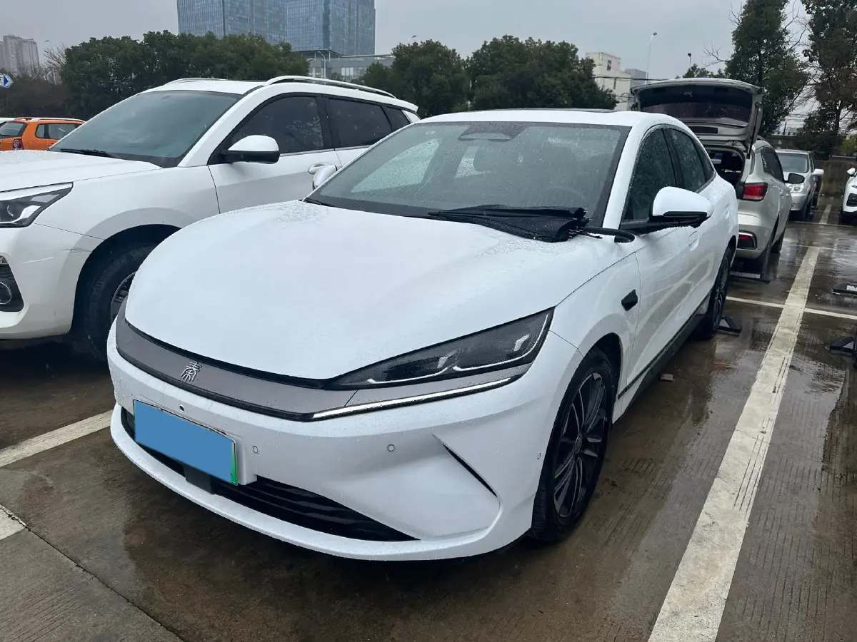 2025 BYD QinL BEV