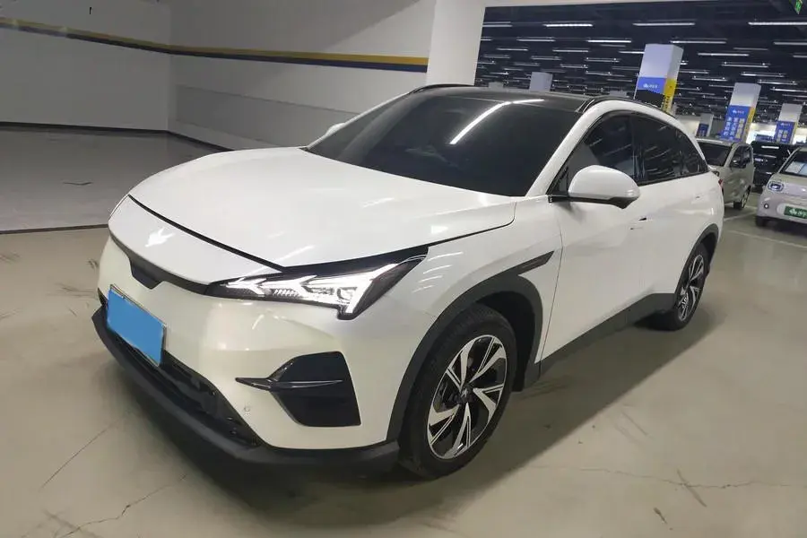 2024 HongQi H5 2.0T 224HP L4 8AT