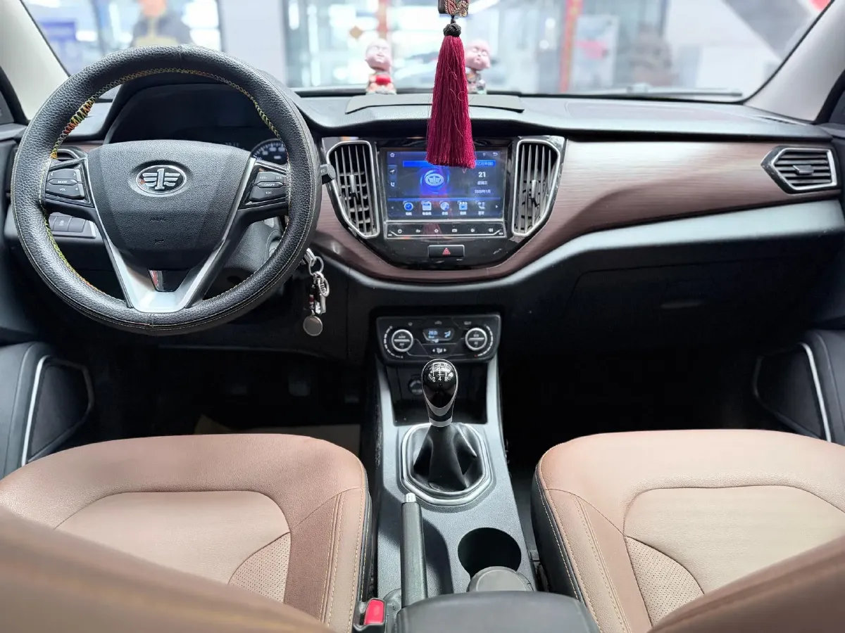 2017 FAW Senia R7 1.6L 116HP L4 5MT,autocango,china used car exporter,china ev exporter,chinese used car exporter,chinese used ev exporter