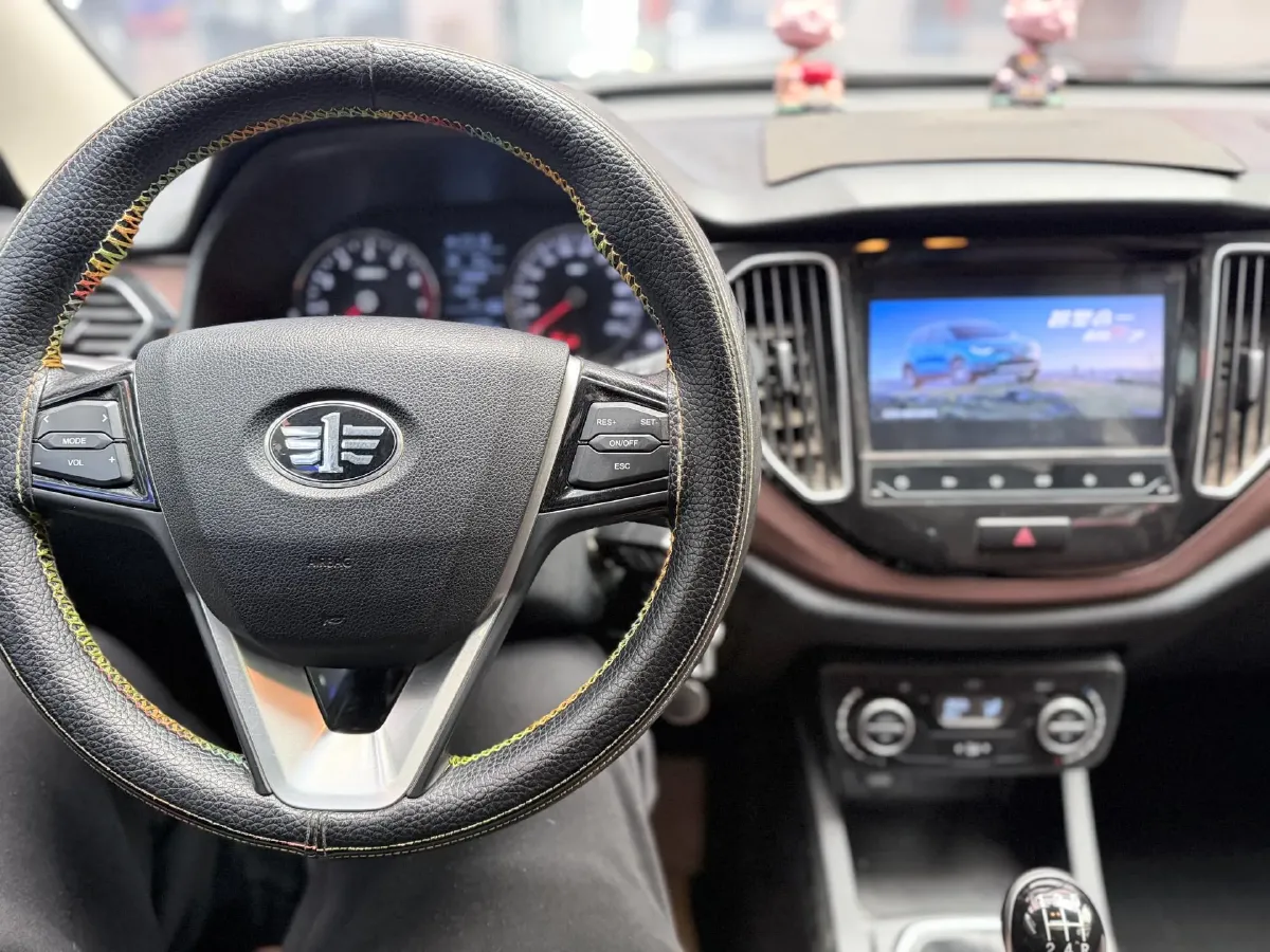 2017 FAW Senia R7 1.6L 116HP L4 5MT,autocango,china used car exporter,china ev exporter,chinese used car exporter,chinese used ev exporter