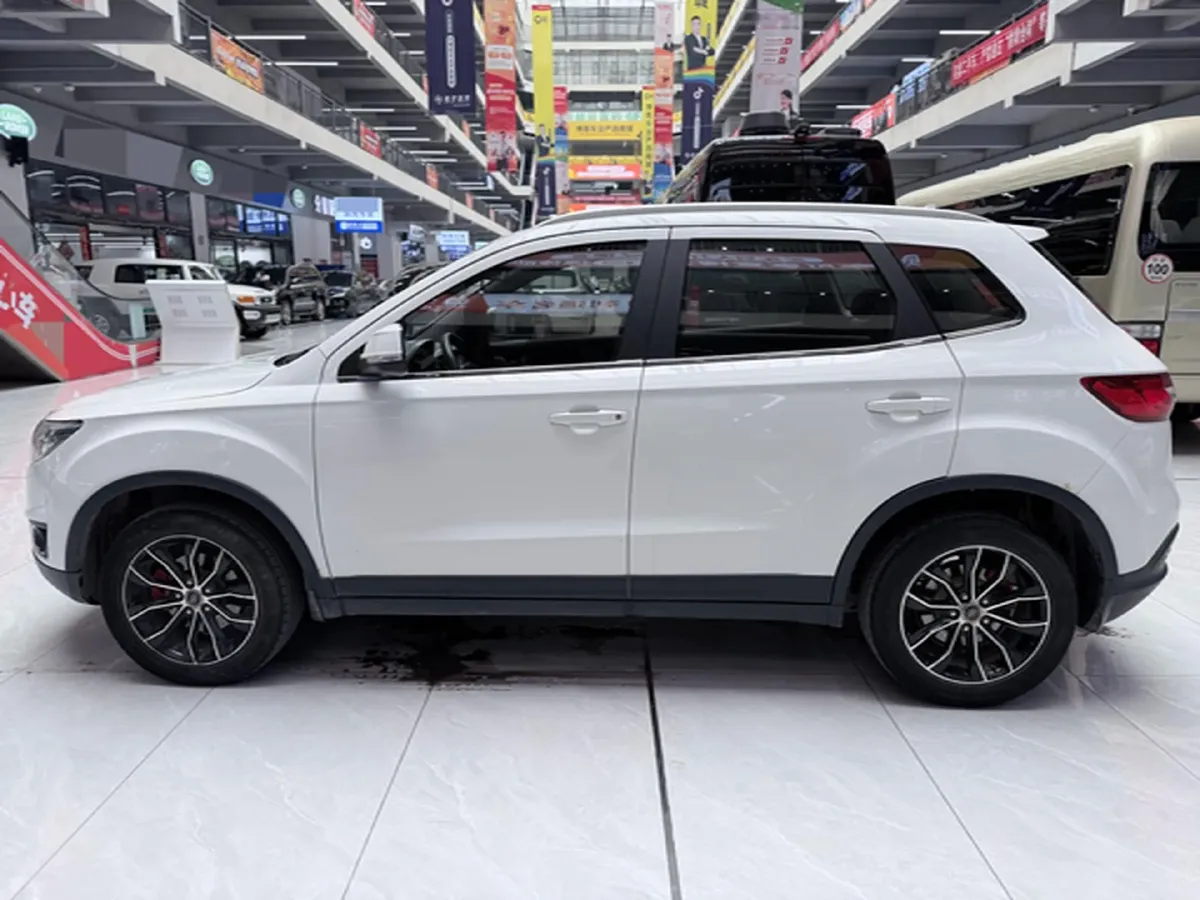 2017 FAW Senia R7 1.6L 116HP L4 5MT,autocango,china used car exporter,china ev exporter,chinese used car exporter,chinese used ev exporter