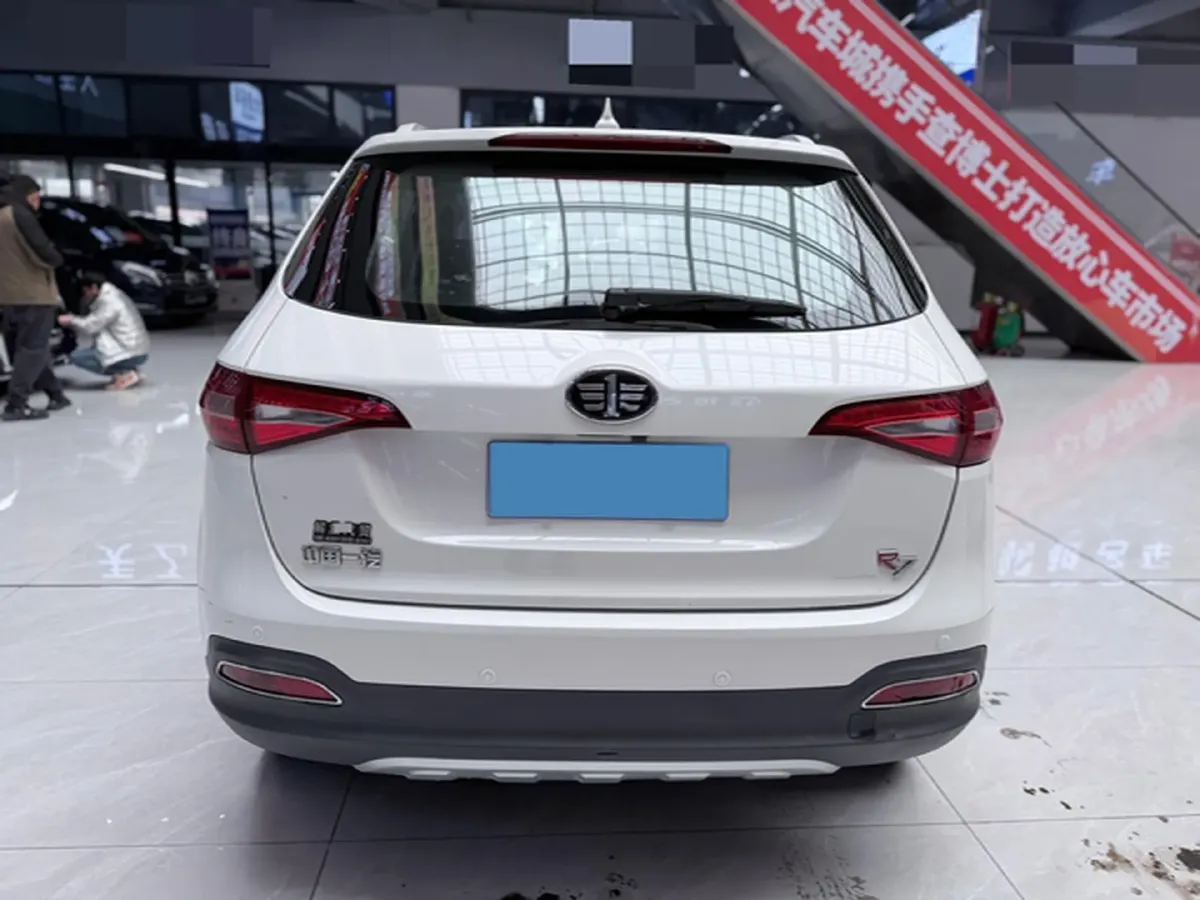 2017 FAW Senia R7 1.6L 116HP L4 5MT,autocango,china used car exporter,china ev exporter,chinese used car exporter,chinese used ev exporter