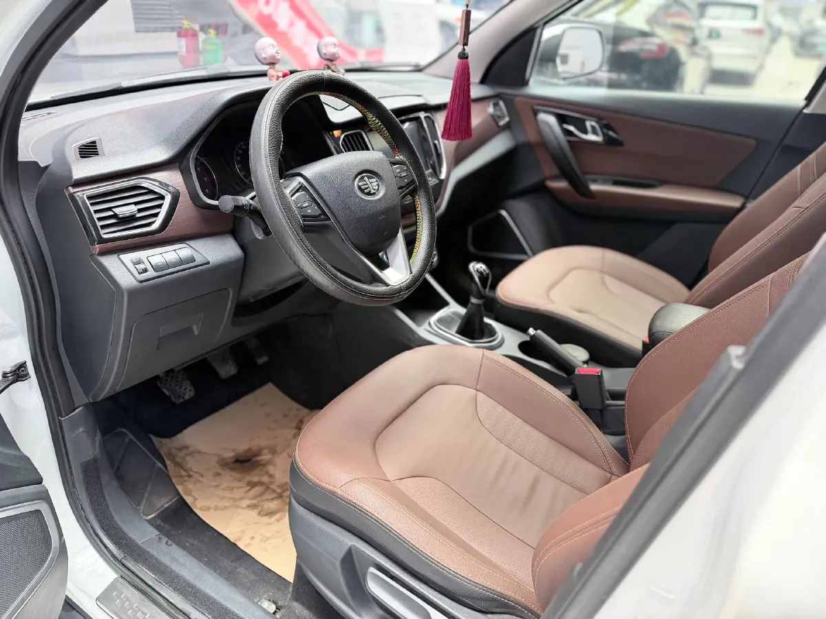 2017 FAW Senia R7 1.6L 116HP L4 5MT,autocango,china used car exporter,china ev exporter,chinese used car exporter,chinese used ev exporter