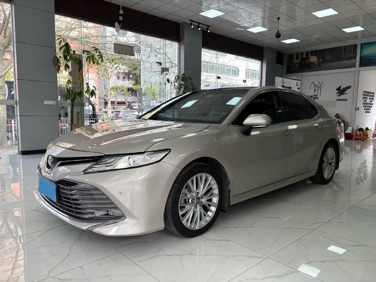 2019 Toyota Camry 2.5L 209HP L4 8AT