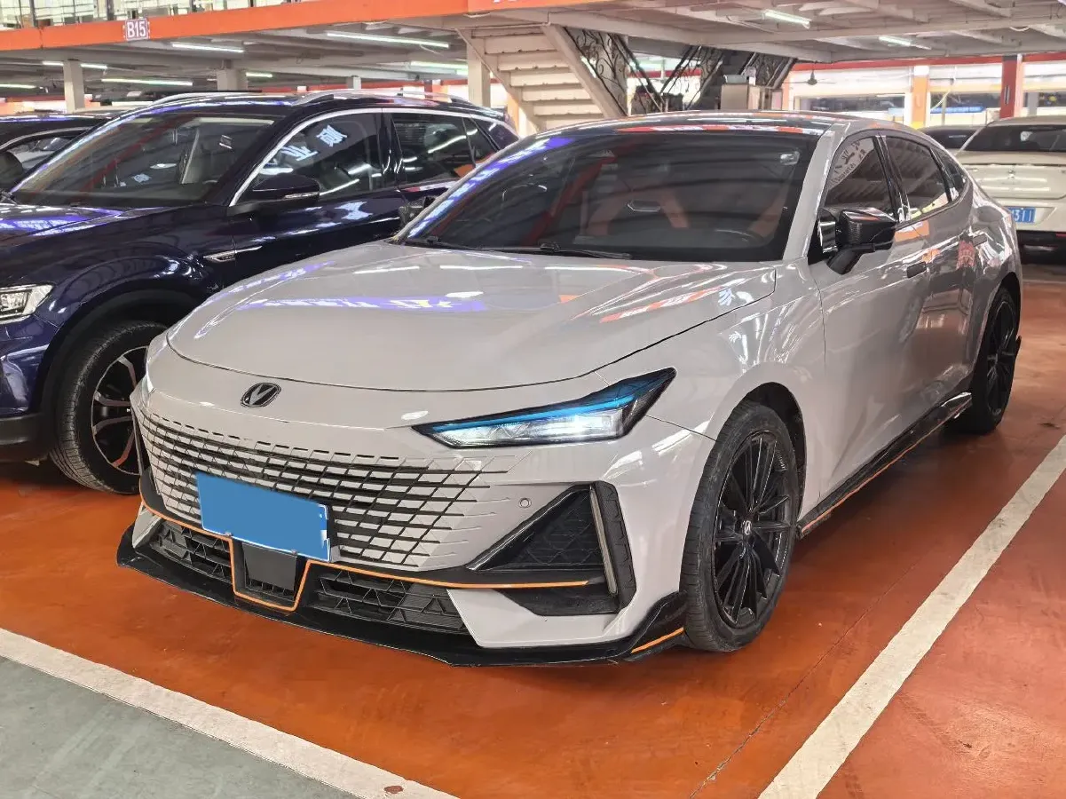 2023 ChangAn UNI-V 1.5T 188HP L4 7DCT,autocango,china used car exporter,china ev exporter,chinese used car exporter,chinese used ev exporter