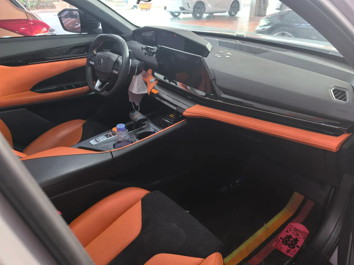 2023 ChangAn UNI-V 1.5T 188HP L4 7DCT,autocango,china used car exporter,china ev exporter,chinese used car exporter,chinese used ev exporter