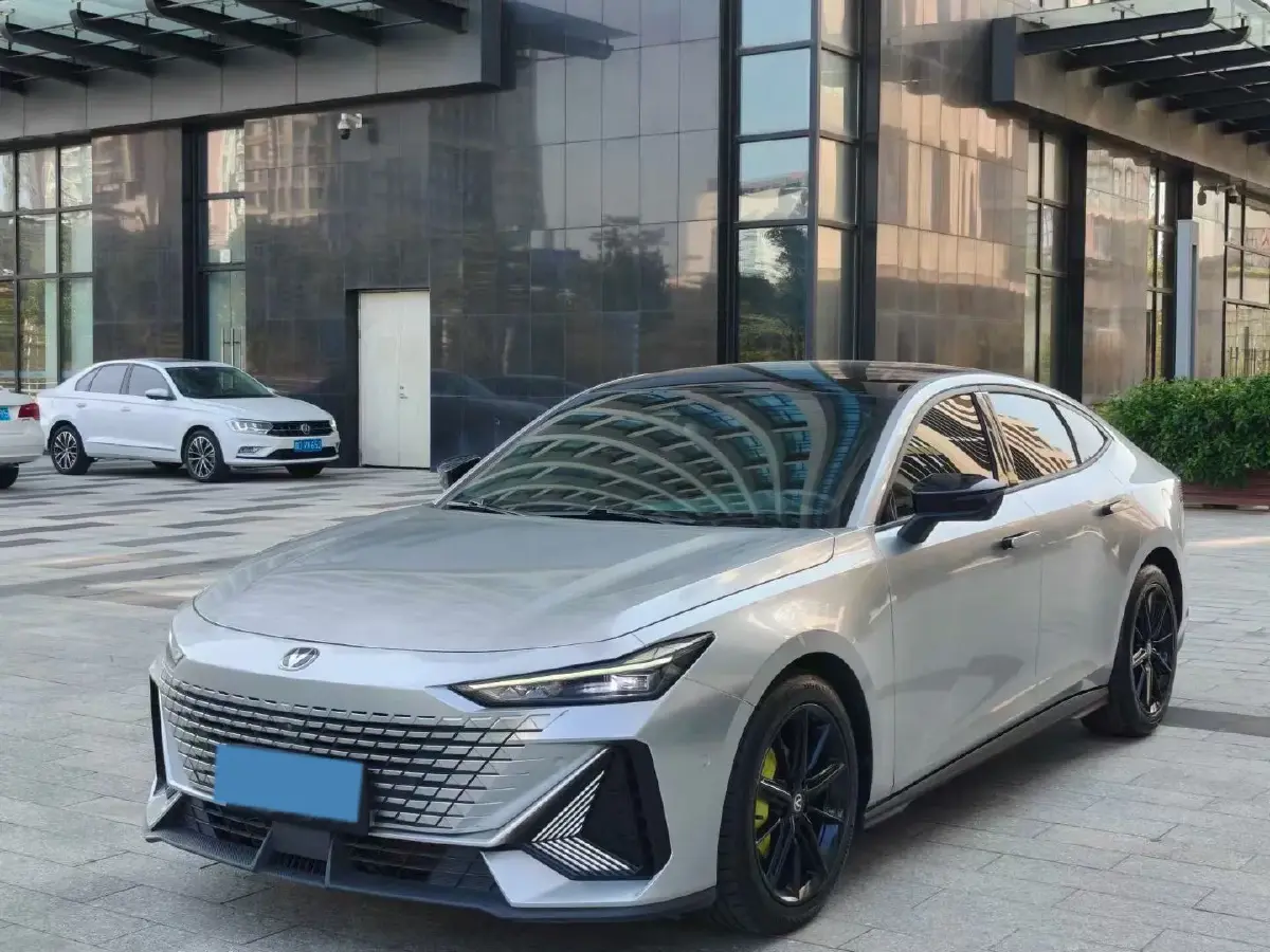 2023 ChangAn UNI-V 1.5T 188HP L4 7DCT